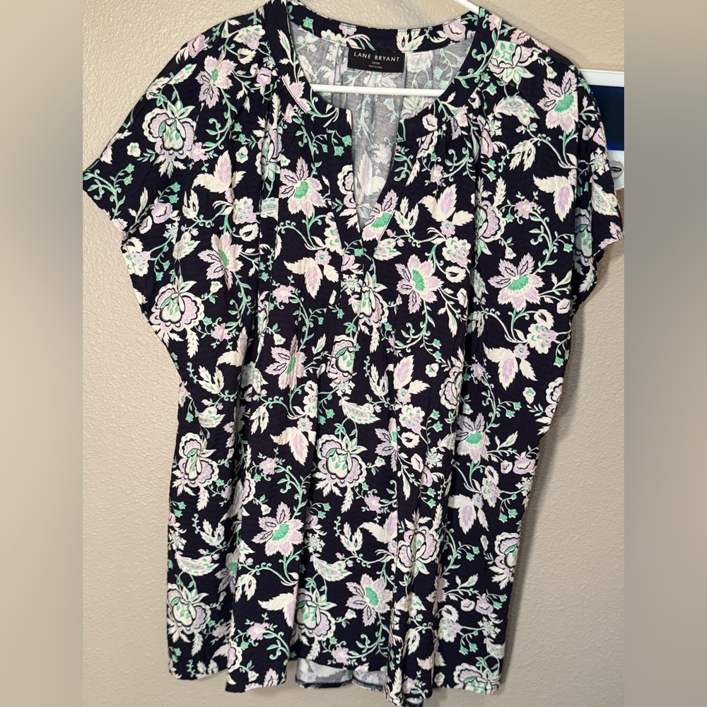 ☀️☀️☀️Lane Bryant Black Floral V-Neck Short Sleeve Blouse